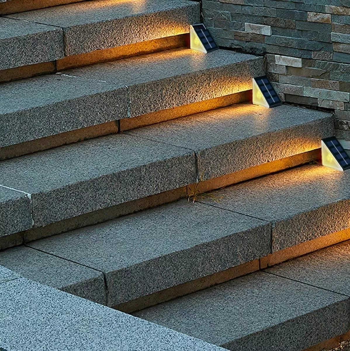 Lampă solară pentru scări