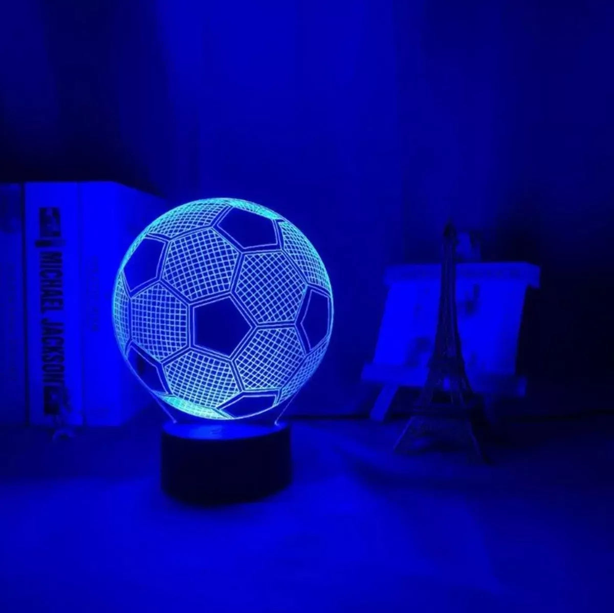 Lampă LED decorativă, în formă de minge de fotbal