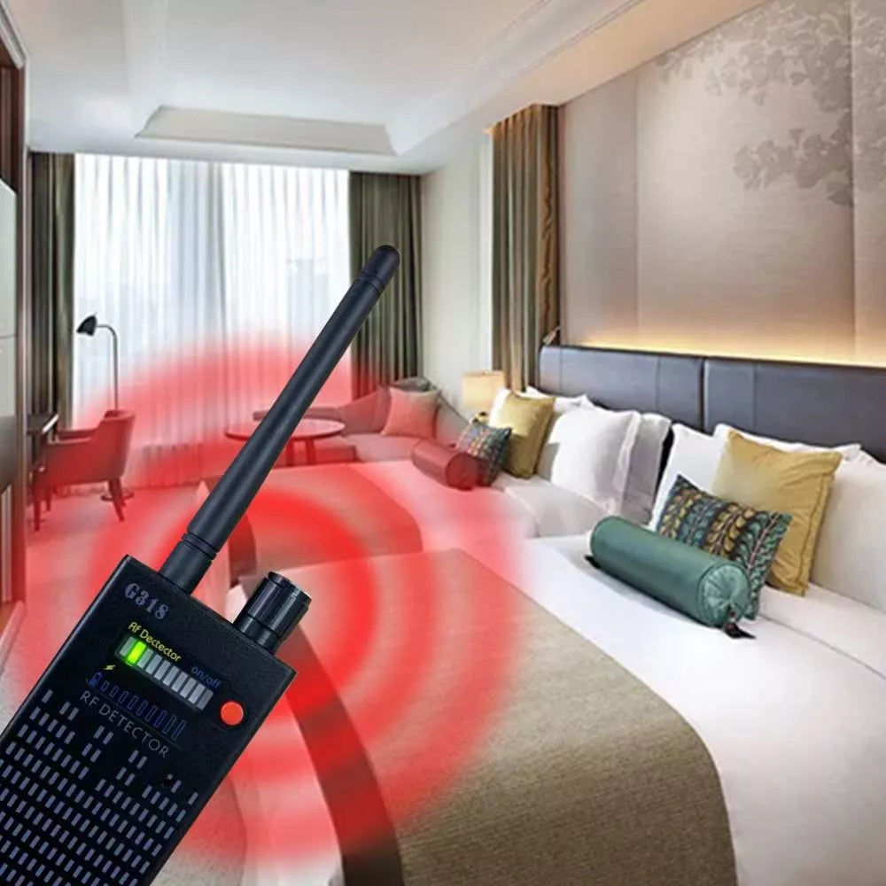Detector pentru identificarea microfoanelor