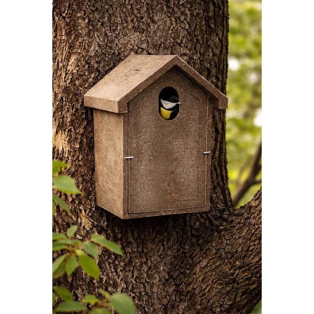 Căsuță pentru pițigoi din lemn polimeric cu intrare ovală 5 × 3 cm