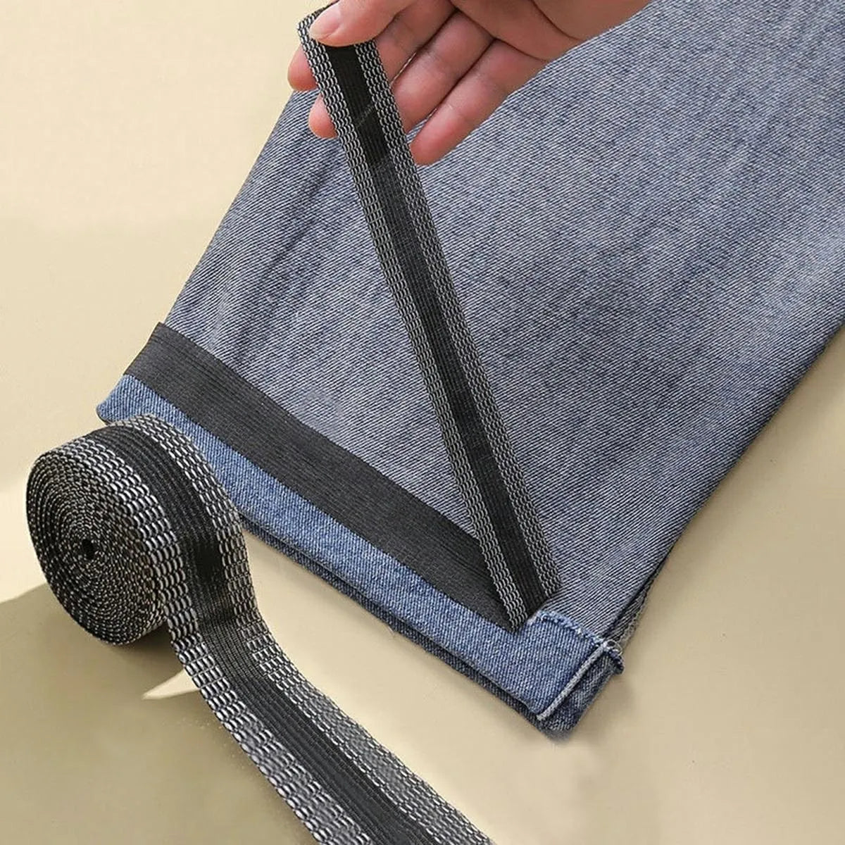 Bandă pentru tivirea pantalonilor