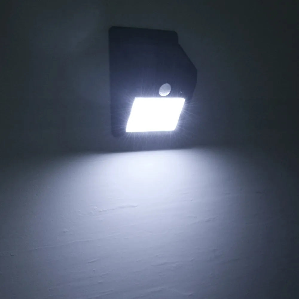 Lampă de exterior cu panou solar