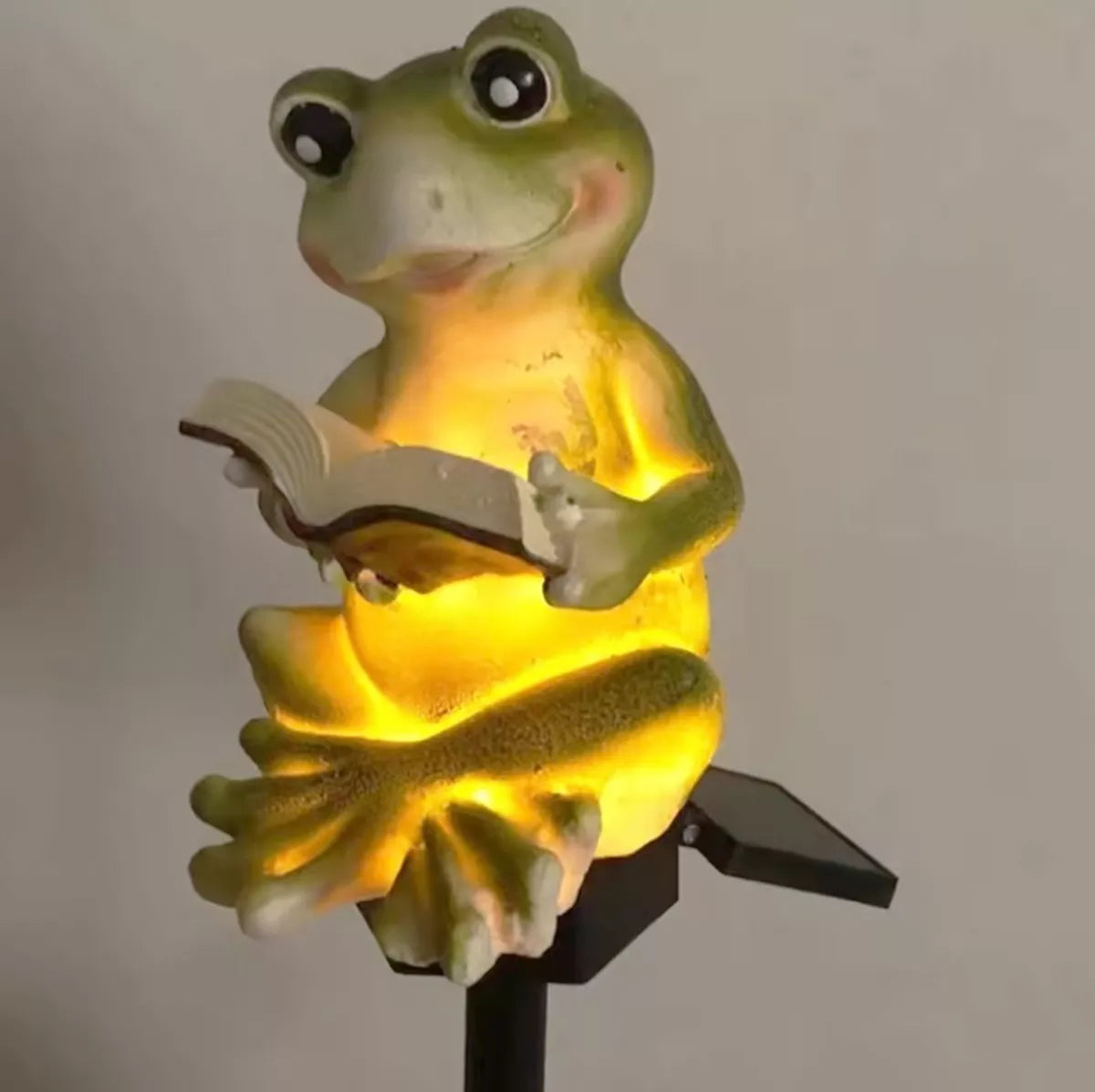 Lampă de grădină LED în formă de broască