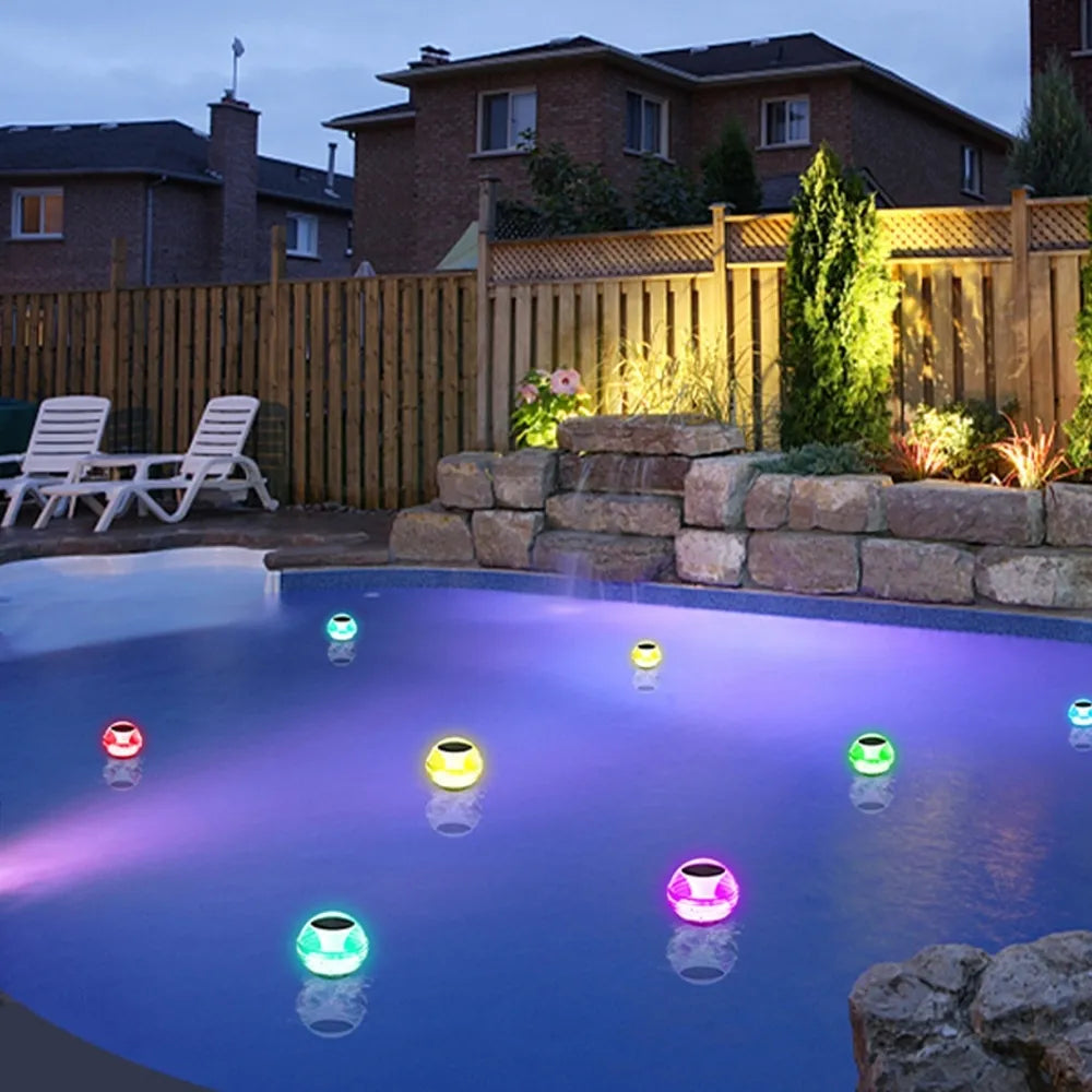 Lampă LED solară plutitoare pentru piscină – iluminare elegantă fără cabluri
