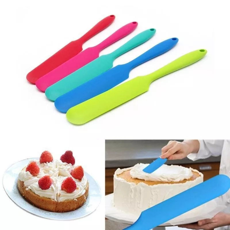 Spatulă pentru decorarea torturilor