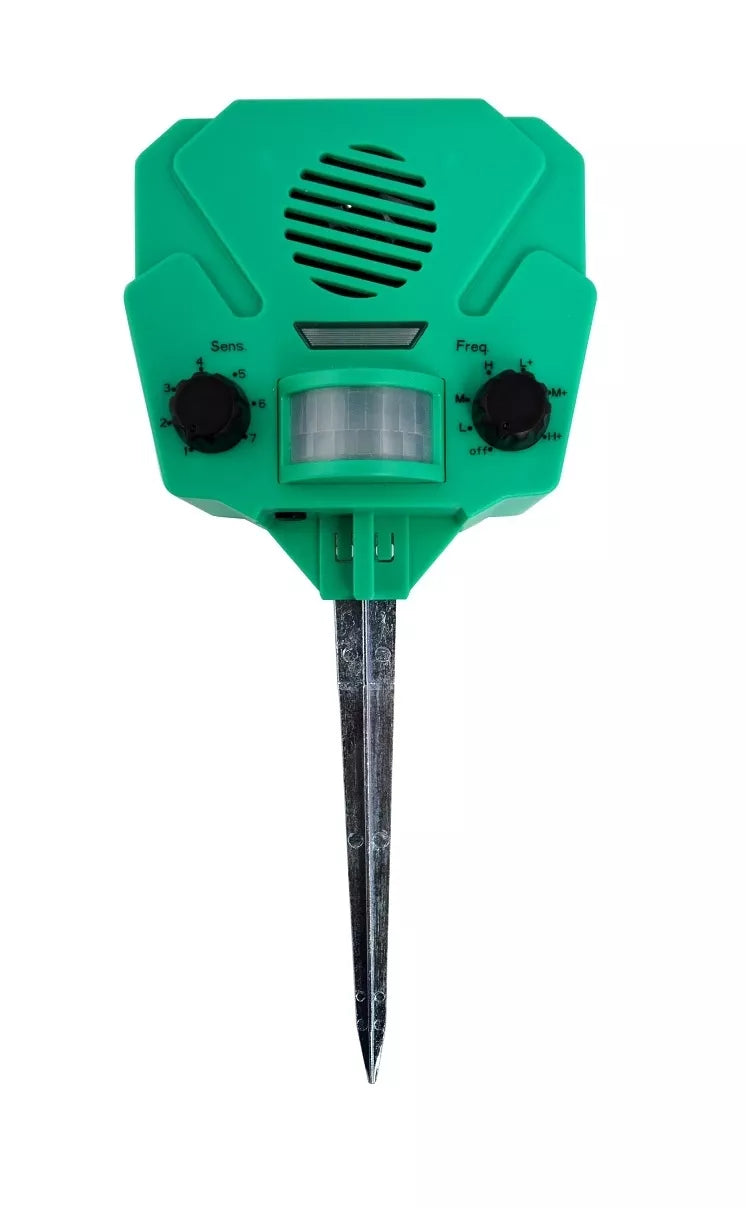 Dispozitiv ultrasonic de alungare a animalelor cu senzor de mișcare