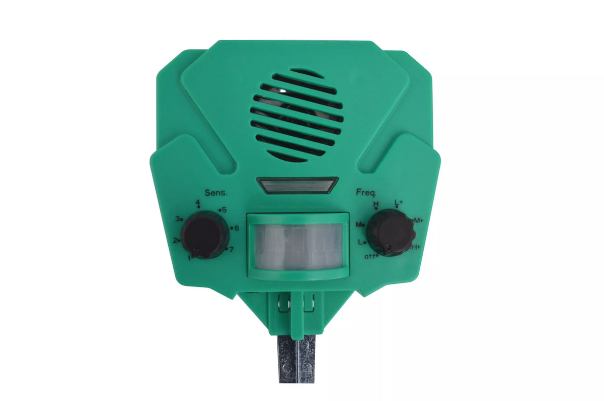 Dispozitiv ultrasonic de alungare a animalelor cu senzor de mișcare